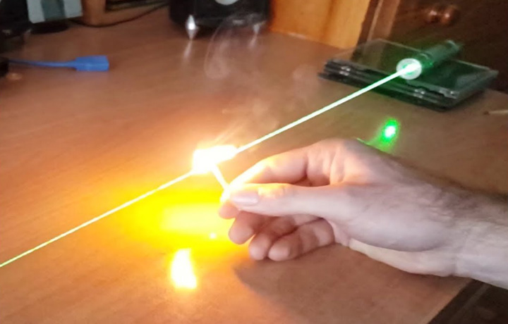 puntatore laser che brucia